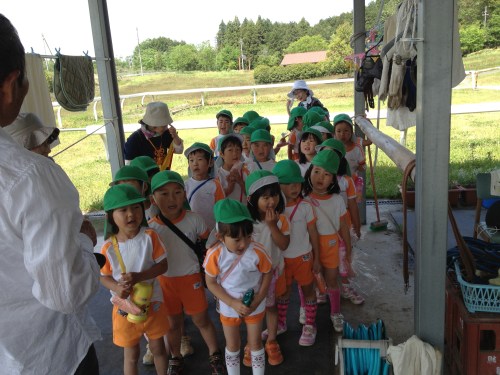 幼稚園児がやってきた、皆さん今日は!