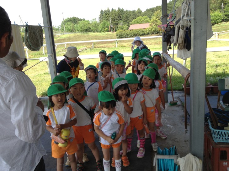 幼稚園児がやってきた、皆さん今日は!