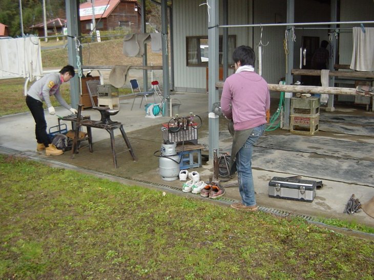 蹄鉄を焼く炉が設置された、準備完了