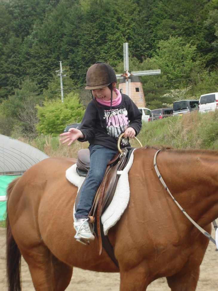 余裕たっぷり!親のカメラに 「はい ポーズ」