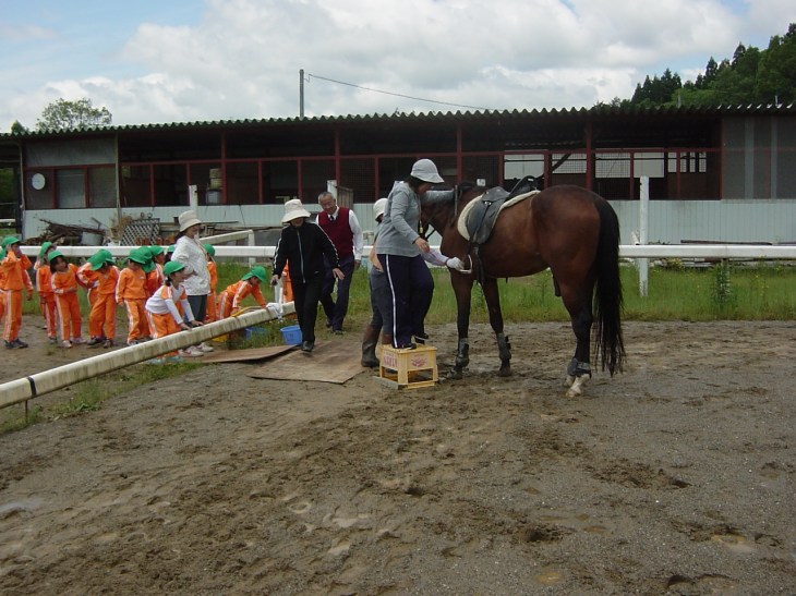 誰から乗る!「若いあんたからよ」こどもから「こわくないよ」の声
