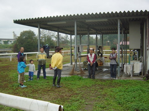 雨の中ご苦労様です、理事長から乗馬のための注意事項のお話