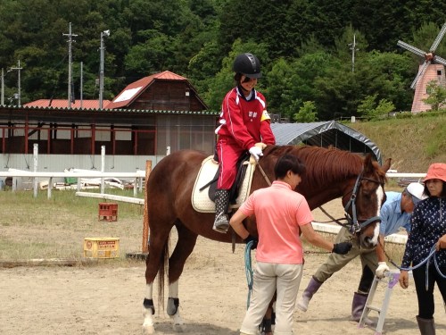 騎乗と下馬の練習、基礎の基礎