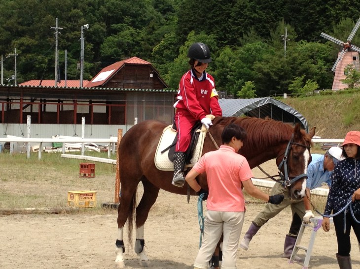 騎乗と下馬の練習、基礎の基礎